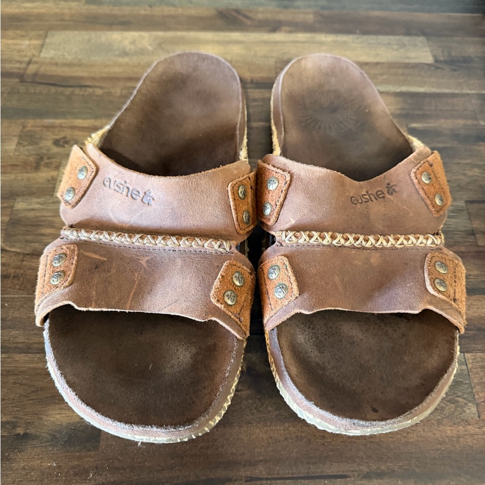 Men’s Cushe Manuka leather sandals.